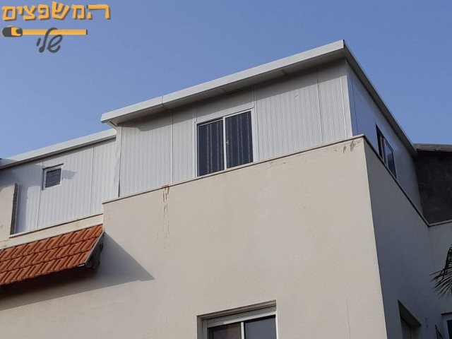 תוספת של קומה שלמה על גג בבניה קלה מפנל מבודד. צילום: חיים שיפוצים