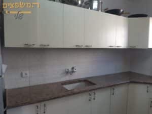 חיפוי קיר מטבח פינתי בקרמיקה