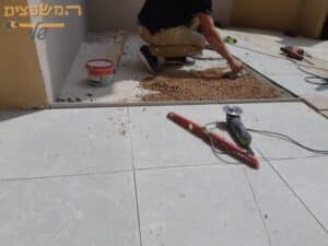 הדבקת ריצוף על משטח יציקות בטון