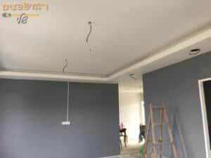 שיפוץ כללי לבית כולל הנמכת תקרה בגבס צבע ונקודות חשמל בדירה באשקלון בשכונת אגמים