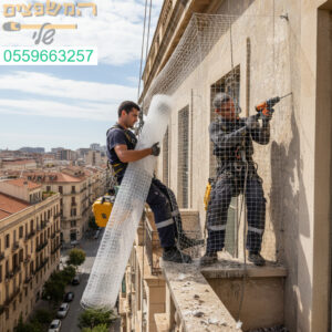 התקנה מקצועית ואסתטית של רשת יונים בגובה עם ציוד מתקדם ובטיחות מלאה