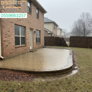 שיפוע חצר לקוי גורם להצפה מסוכנת שמעמידה את הבית בסיכון ממשי