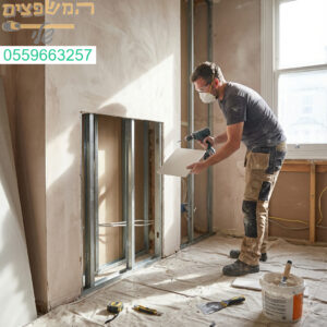 בניית נישת גבס מרהיבה המשדרגת כל חלל בדיוק ומיומנות.