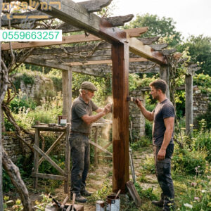 פרגולות עץ קיימות מקבלות חיים חדשים: צביעה וחיזוק מקצועיים לאורך שנים רבות של יופי ועמידות.